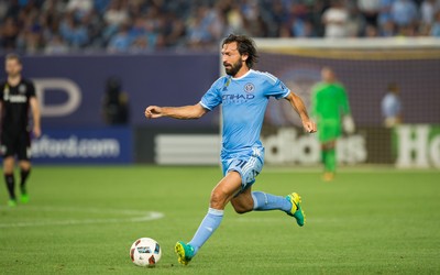 欧盈体育独家-内马尔与裁判沟通顺畅