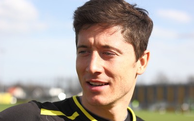 欧盈体育评论-对手前锋见他直摇头